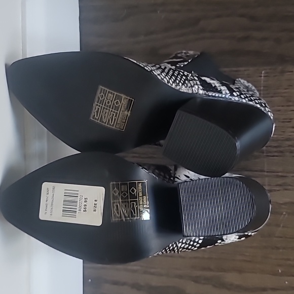 FTF snakeprint booties w size 8 - Picture 10 of 10